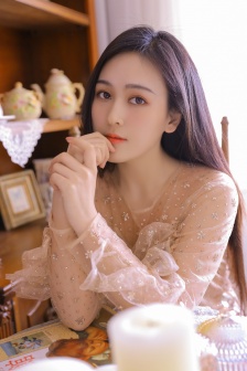 美丽人妻陷入大尺度拍摄陷阱